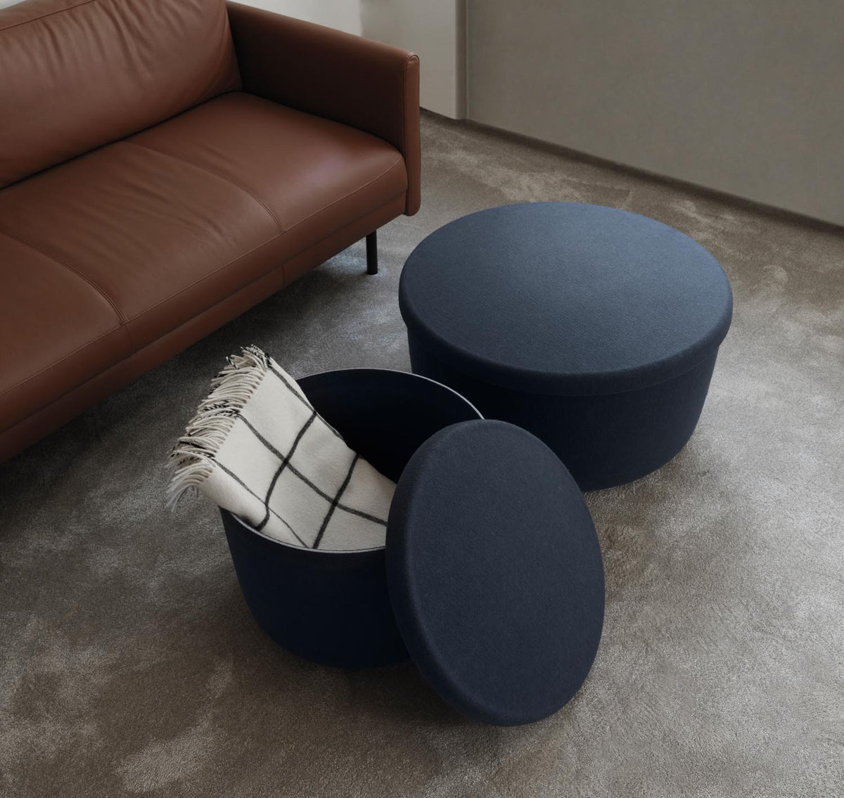 Hide Storage Pouf Gross in Felt 354 präsentiert im Onlineshop von KAQTU Design AG. Pouf ist von Normann Copenhagen
