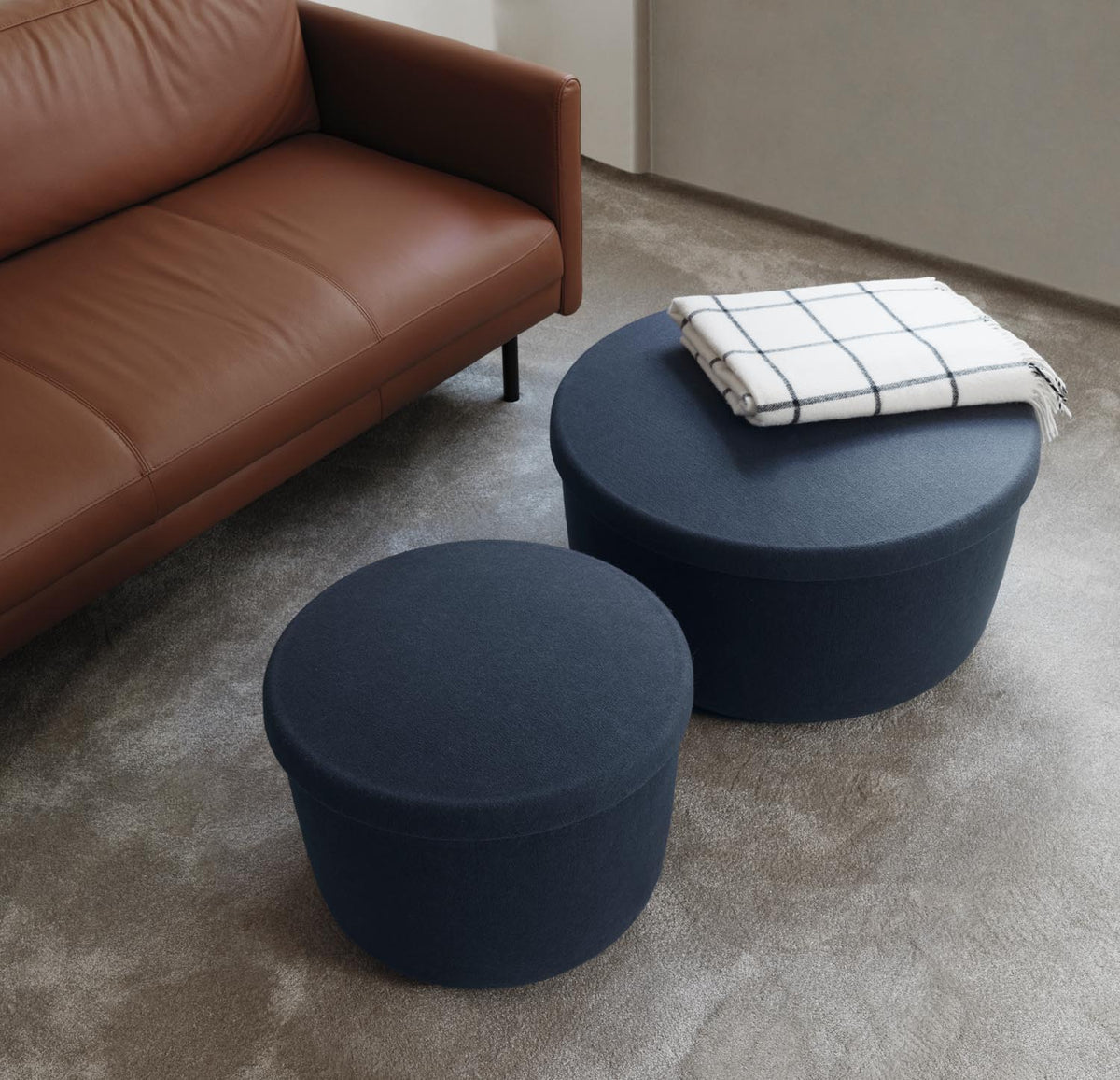 Hide Storage Pouf Gross in Felt 354 präsentiert im Onlineshop von KAQTU Design AG. Pouf ist von Normann Copenhagen