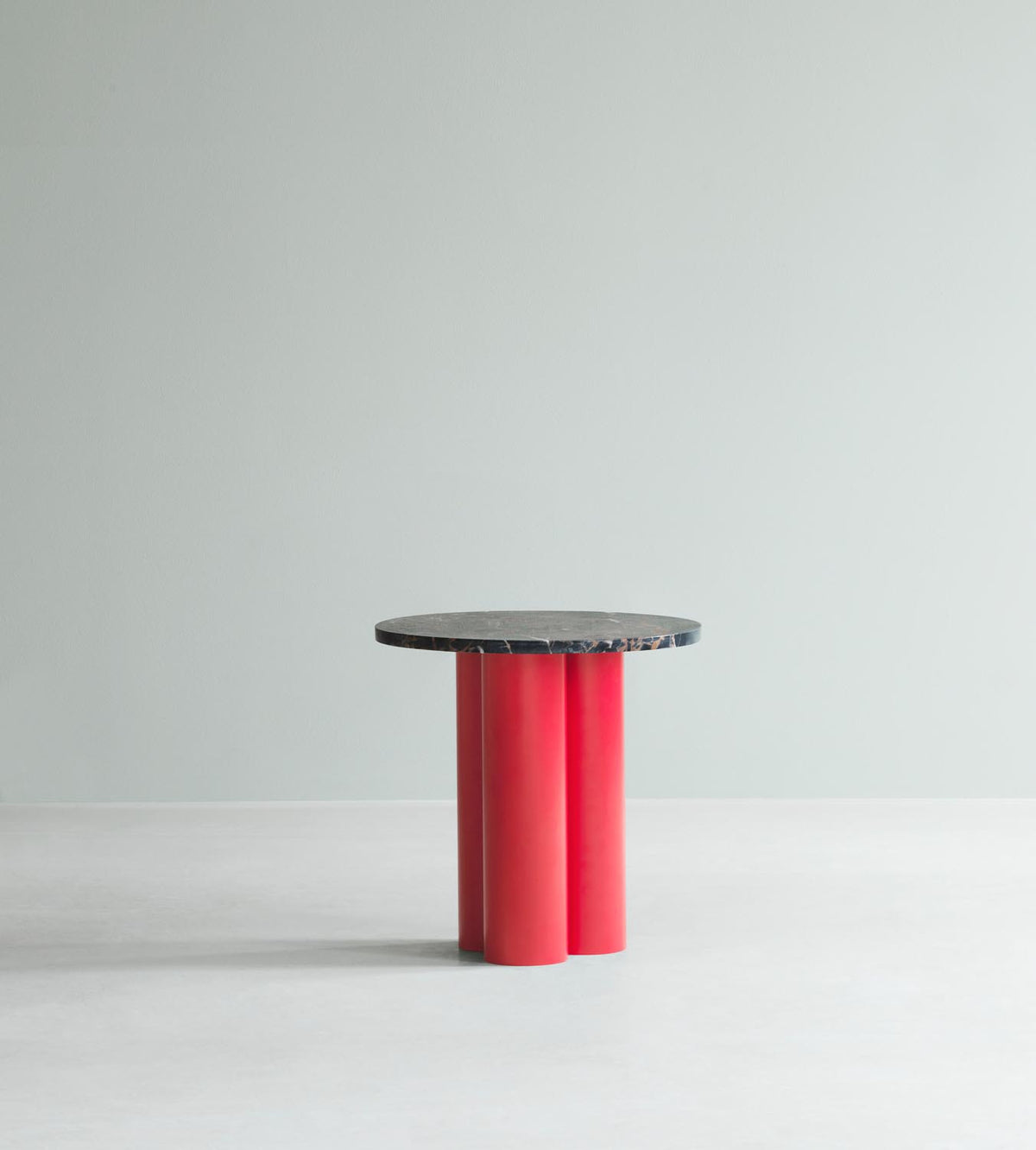 Dit Beistelltisch in leuchtendes Rot Portoro Gold präsentiert im Onlineshop von KAQTU Design AG. Beistelltisch ist von Normann Copenhagen