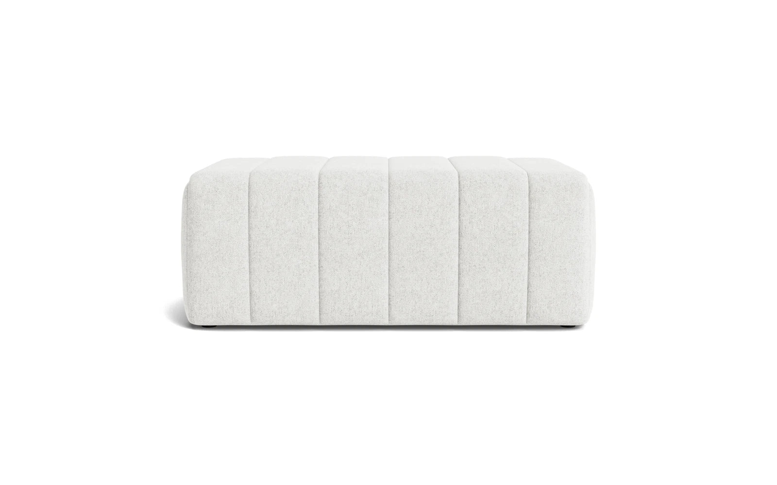 Entdecken Sie den Scene Pouf Gross Hallingdal von Normann Copenhagen – ein eleganter Akzent, der Komfort und Stil in Ihr Zuhause bringt.