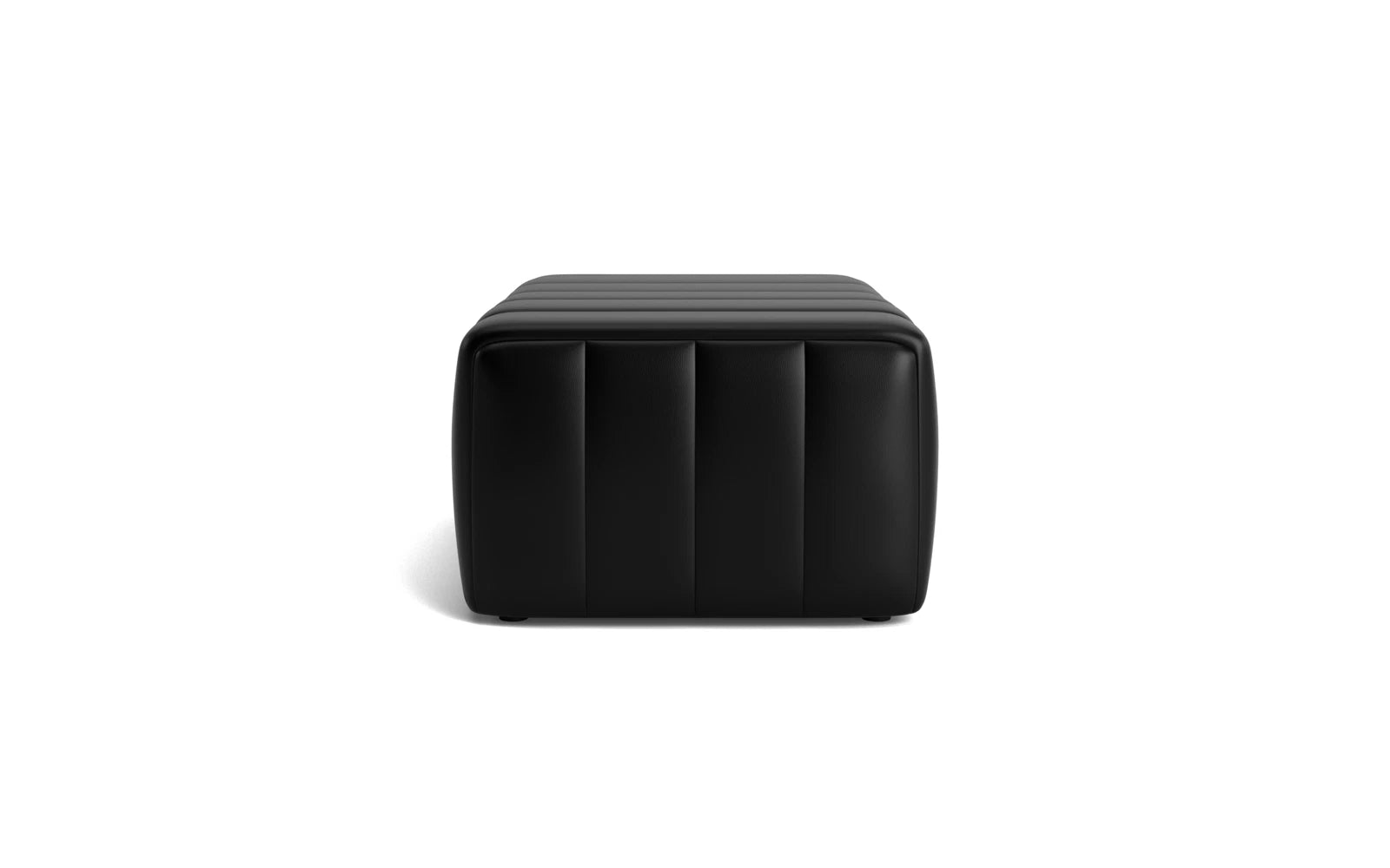 Erleben Sie den Scene Pouf Gross Ultra von Normann Copenhagen – ein elegantes Designstück, das Komfort und Stil in jeden Raum bringt.