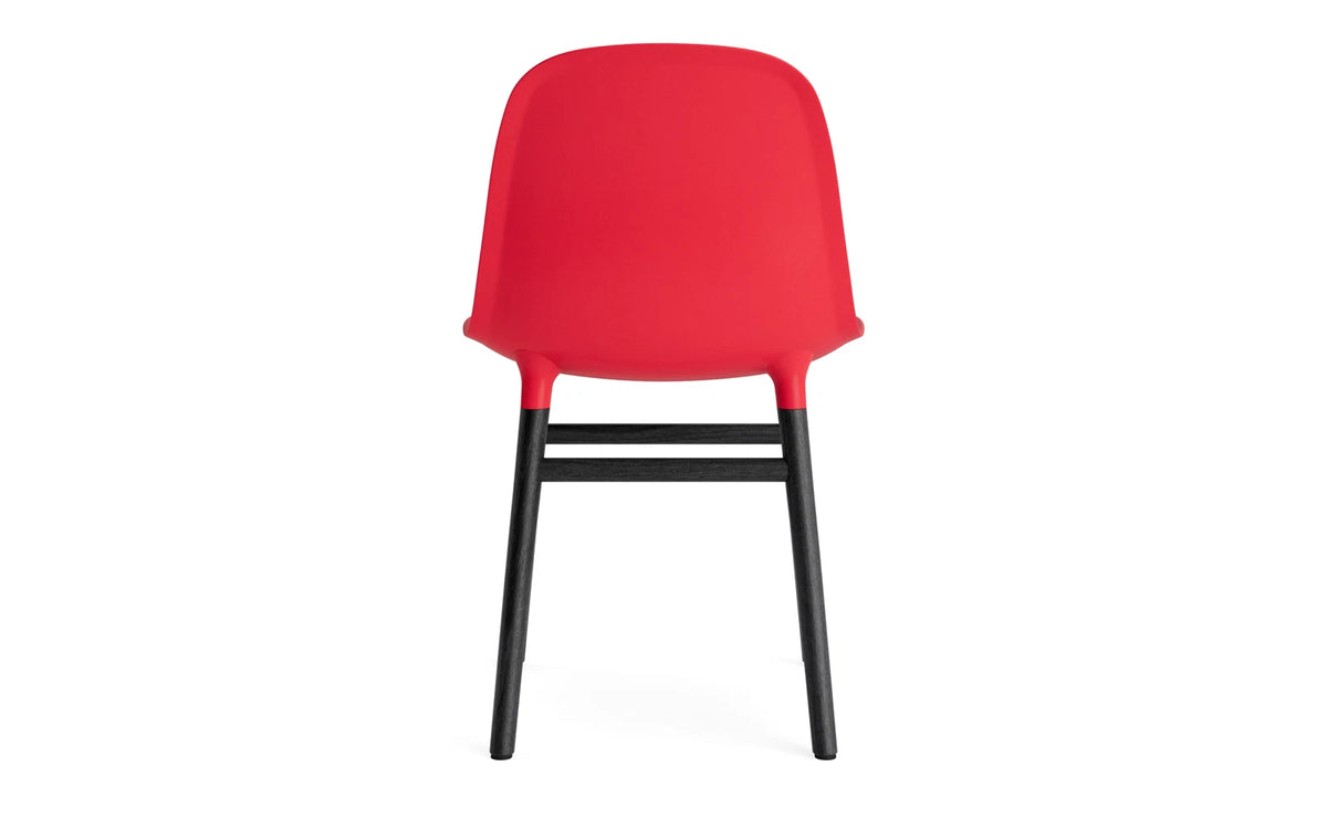 Form Stuhl Leuchtendes Rot/schwarz in Leuchtendes Rot präsentiert im Onlineshop von KAQTU Design AG. Stuhl ist von Normann Copenhagen