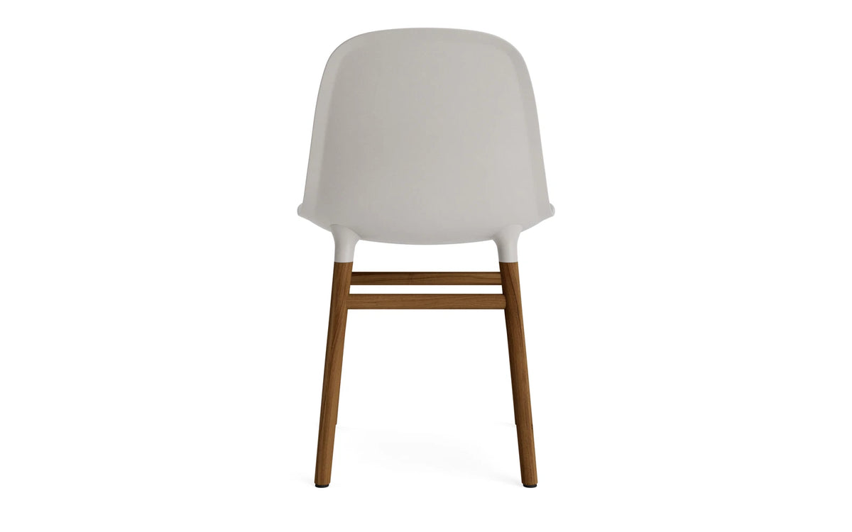 Form Stuhl Warmes Grau/Walnuss in Warmes Grau mit Walnuss präsentiert im Onlineshop von KAQTU Design AG. Stuhl ist von Normann Copenhagen