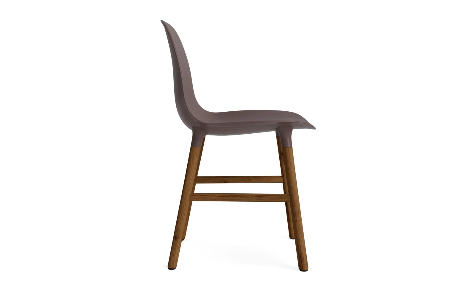 Entdecken Sie den Form Stuhl Braun/Walnuss von Normann Copenhagen – ein stilvolles Möbelstück, das modernes Design und höchsten Komfort vereint.