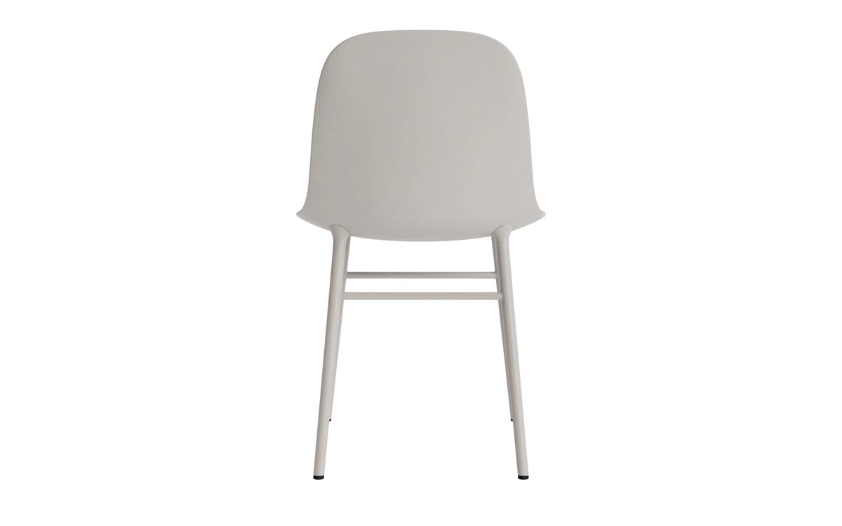 Form Stuhl Warmes Grau in Warmes Grau präsentiert im Onlineshop von KAQTU Design AG. Stuhl ist von Normann Copenhagen