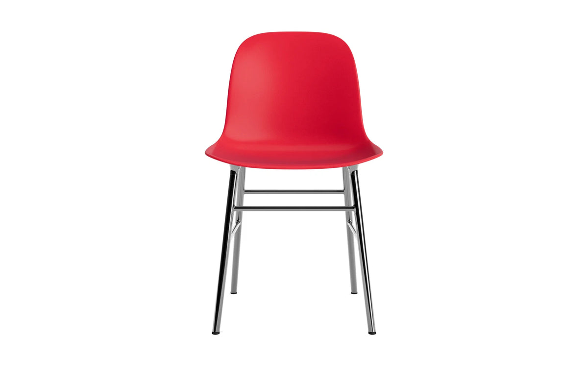 Form Stuhl Leuchtendes Rot/Chrom in Leuchtendes Rot präsentiert im Onlineshop von KAQTU Design AG. Stuhl ist von Normann Copenhagen