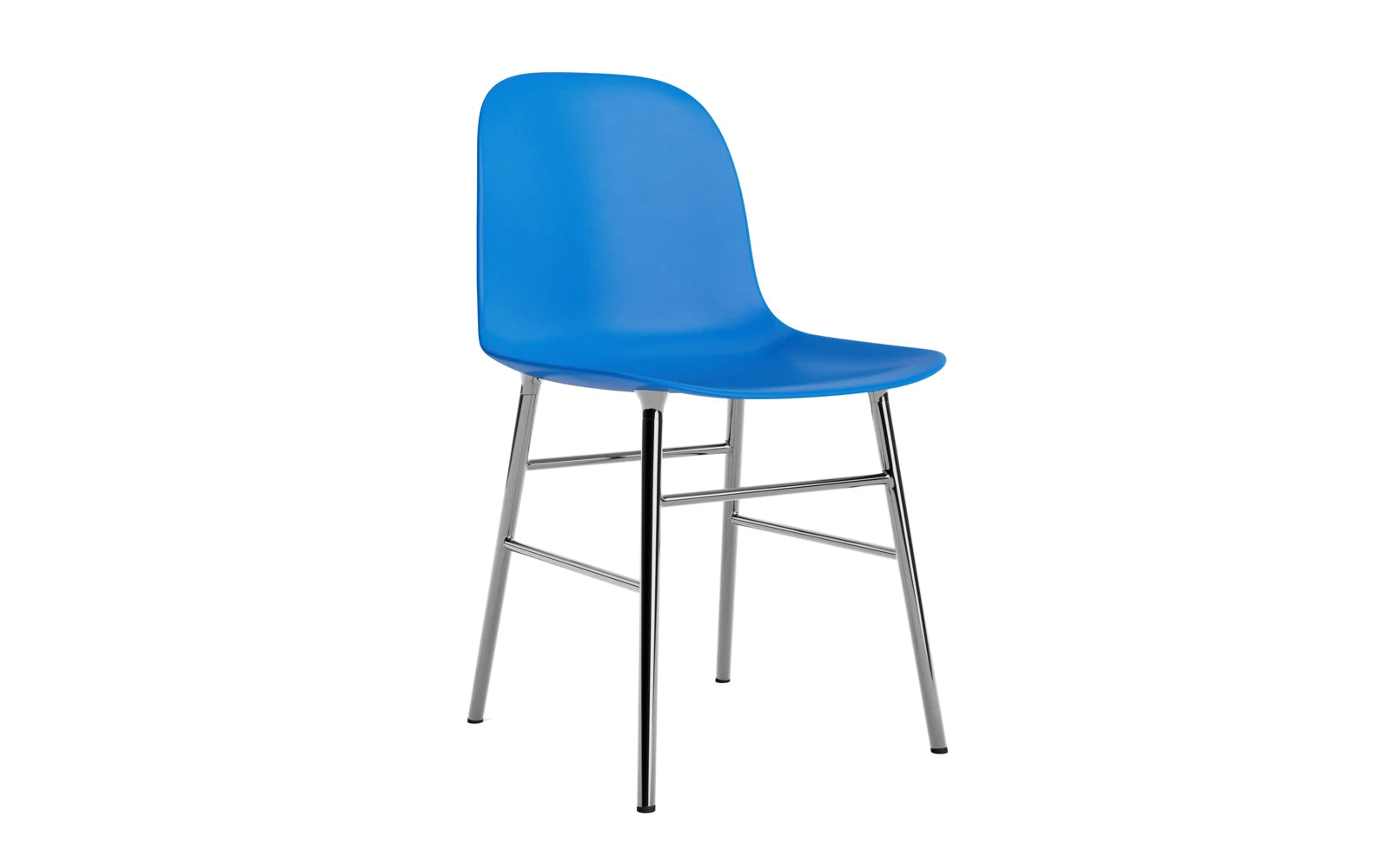 Form Stuhl Leuchtendes Leuchtendes Blau/Chrom in präsentiert im Onlineshop von KAQTU Design AG. Stuhl ist von Normann Copenhagen