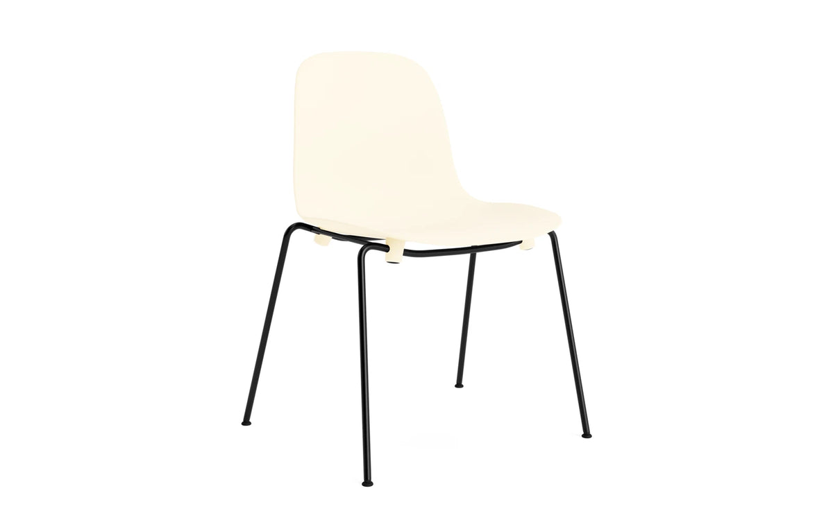 Form Stapelstuhl Schwartz Stahl Creme in Creme präsentiert im Onlineshop von KAQTU Design AG. Stuhl ist von Normann Copenhagen
