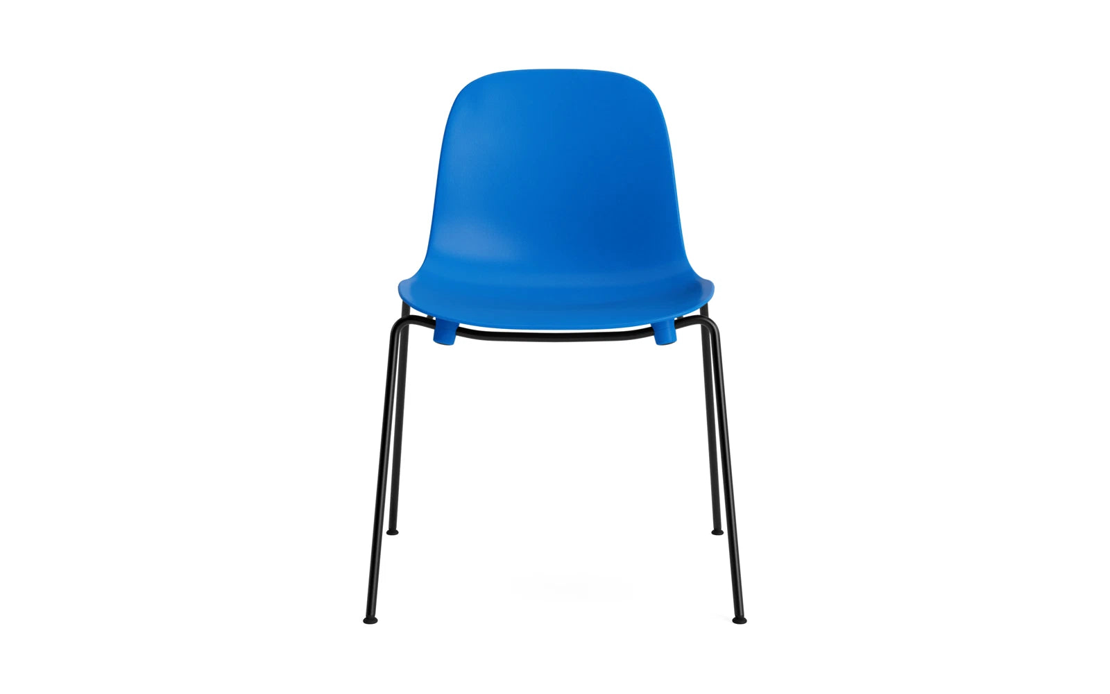 Erleben Sie den Form Stapelstuhl in strahlendem Blau von Normann Copenhagen – eine perfekte Mischung aus modernem Design und praktischer Vielseitigkeit.