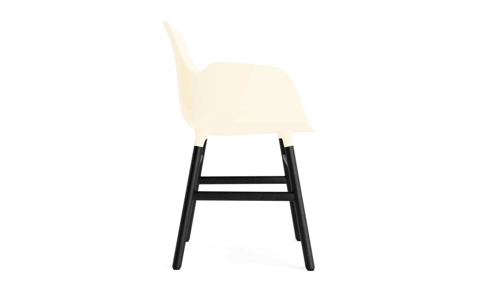 Entdecken Sie den Form Lehnstuhl in creme/schwarz von Normann Copenhagen – ein stilvolles Möbelstück, das modernes skandinavisches Design und höchsten Komfort vereint.