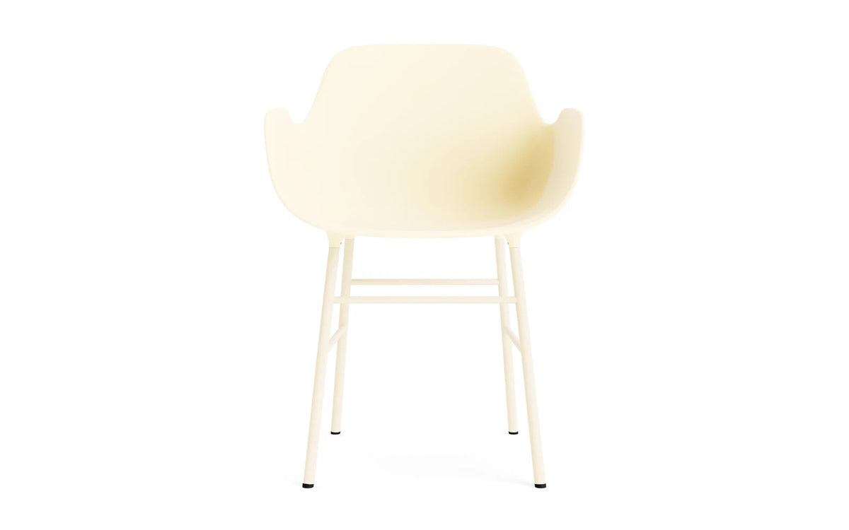 Form Lehnstuhl Stahl Creme in Creme präsentiert im Onlineshop von KAQTU Design AG. Stuhl mit Armlehne ist von Normann Copenhagen