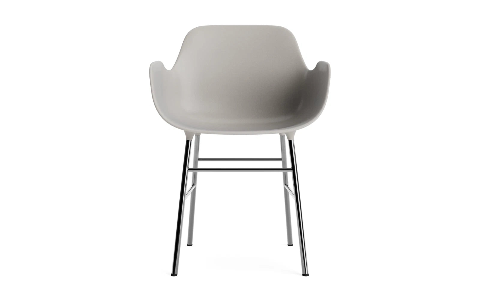 Erleben Sie den Form Lehnstuhl Chrom in warmem Grau von Normann Copenhagen – ein elegantes Designhighlight, das Funktionalität und Stil harmonisch verbindet.
