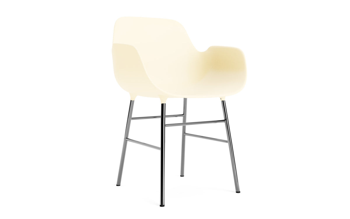 Form Lehnstuhl Chrom Creme in Creme/ chrom präsentiert im Onlineshop von KAQTU Design AG. Stuhl mit Armlehne ist von Normann Copenhagen