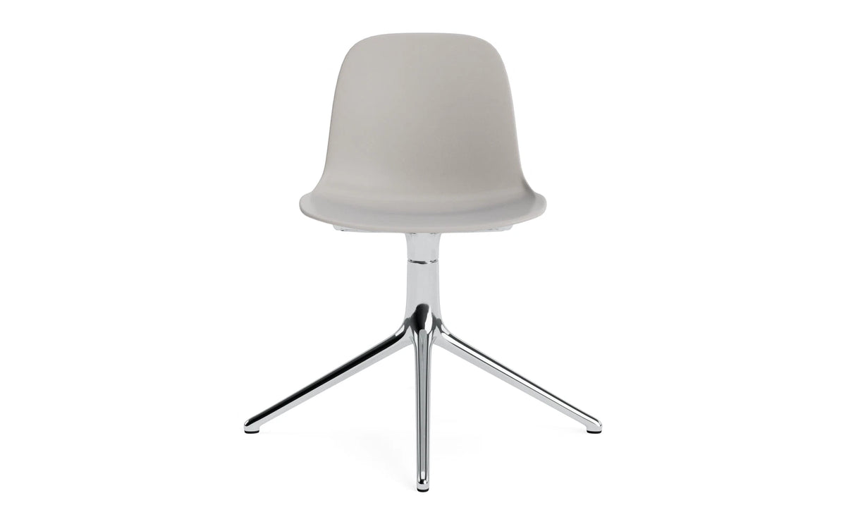 Form Drehstuhl Warmes Grau/Aluminium in Warmes Grau präsentiert im Onlineshop von KAQTU Design AG. Drehstuhl ist von Normann Copenhagen