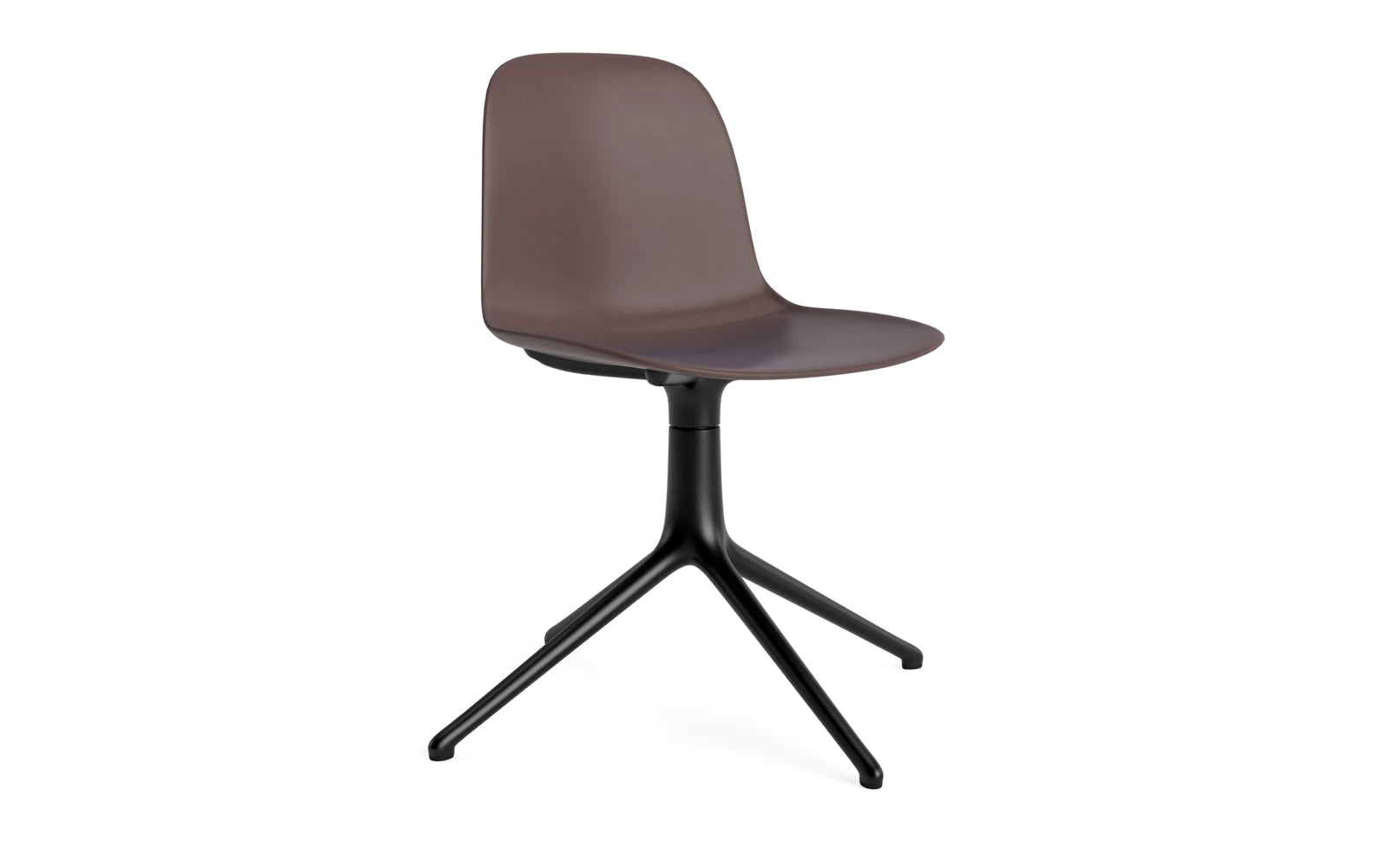 Form Drehstuhl Braun/schwarzes Aluminium in präsentiert im Onlineshop von KAQTU Design AG. Drehstuhl ist von Normann Copenhagen