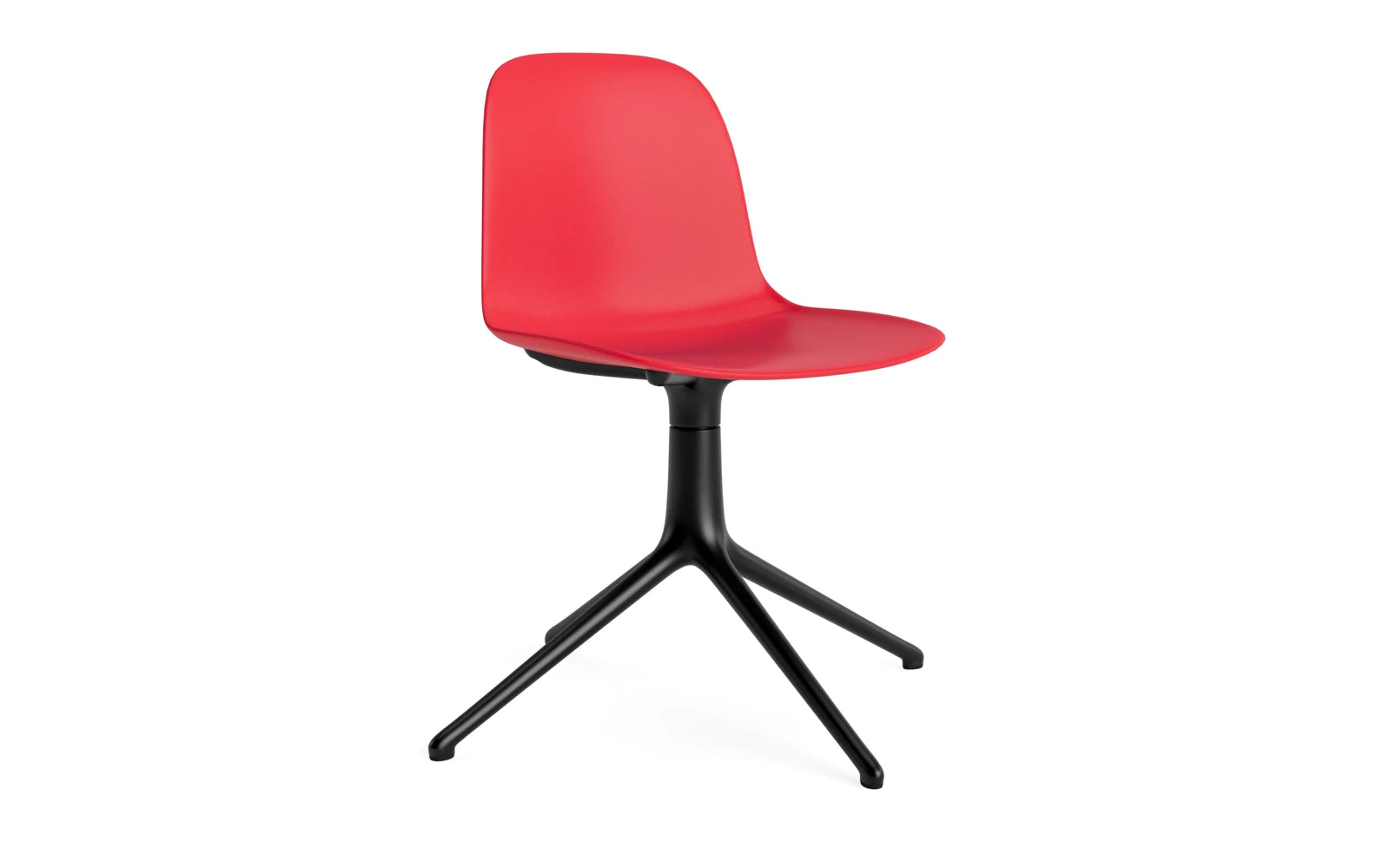 Form Drehstuhl Leuchtendes Rot/schwarzes Aluminium in präsentiert im Onlineshop von KAQTU Design AG. Drehstuhl ist von Normann Copenhagen