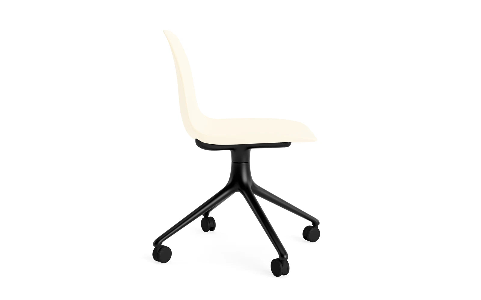 Entdecken Sie den Form Drehstuhl 4W von Normann Copenhagen – stilvolles dänisches Design mit schwarzem Aluminiumgestell und cremefarbener Sitzschale.