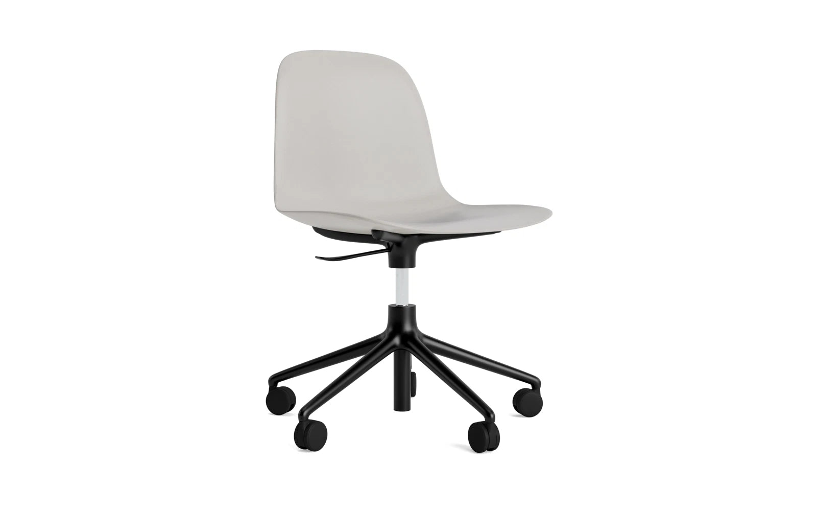 Form Drehstuhl mit Rollen Warmes Grau/schwarzes Aluminium in präsentiert im Onlineshop von KAQTU Design AG. Drehstuhl ist von Normann Copenhagen