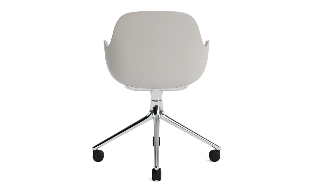 Form Drehstuhl 4W Aluminium/Warmes grau in Warmes grau präsentiert im Onlineshop von KAQTU Design AG. Bürostuhl ist von Normann Copenhagen