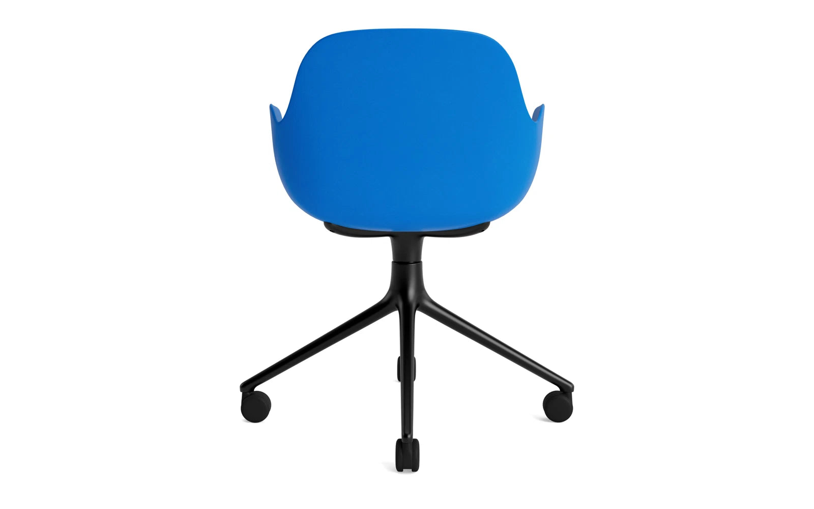 Erleben Sie den Form Drehsessel 4W von Normann Copenhagen: Ein stilvoller Drehstuhl mit robustem schwarzem Aluminium und strahlend blauer Polsterung, ideal für jeden Raum.
