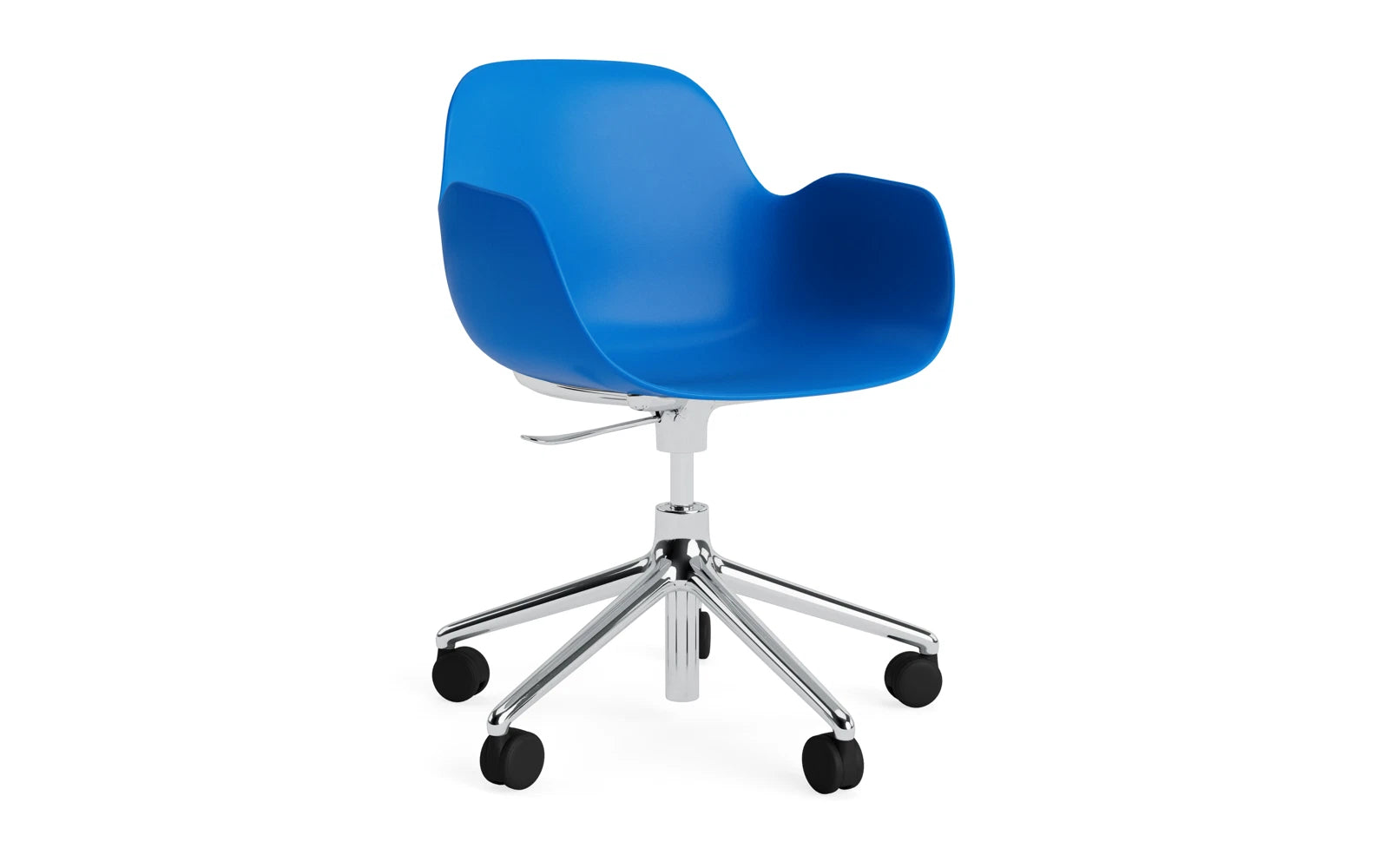 Form Drehsessel mit Rollen Leuchtendes blau/Aluminium in präsentiert im Onlineshop von KAQTU Design AG. Sessel ist von Normann Copenhagen