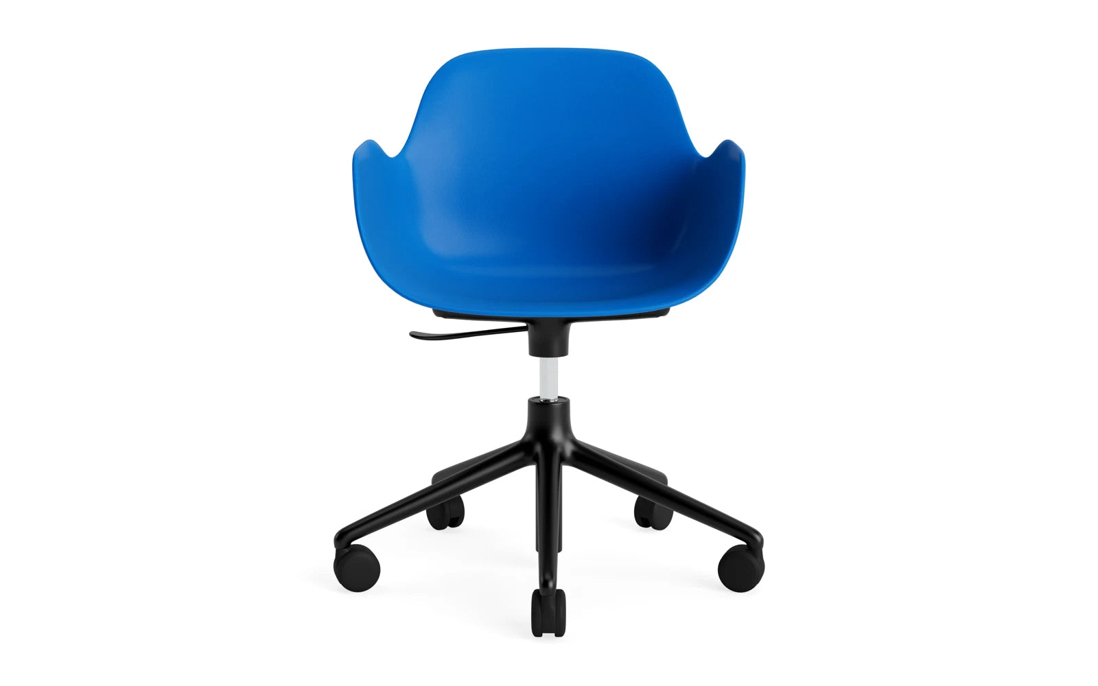 Erleben Sie den Form Drehsessel mit Rollen in strahlendem Blau/Schwarz von Normann Copenhagen – eine harmonische Verbindung von modernem Stil und Funktionalität.