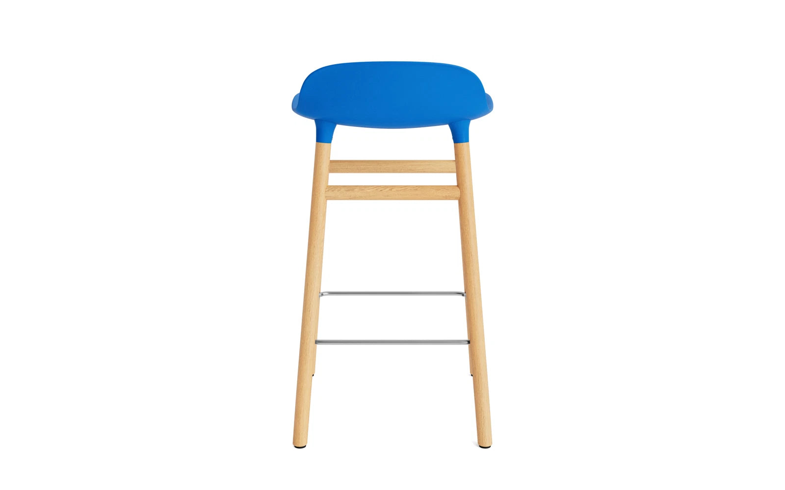 Erleben Sie den Form Barstuhl 65 cm in lebhaftem Blau/Eiche von Normann Copenhagen – ein elegantes Designhighlight für Ihr Zuhause.