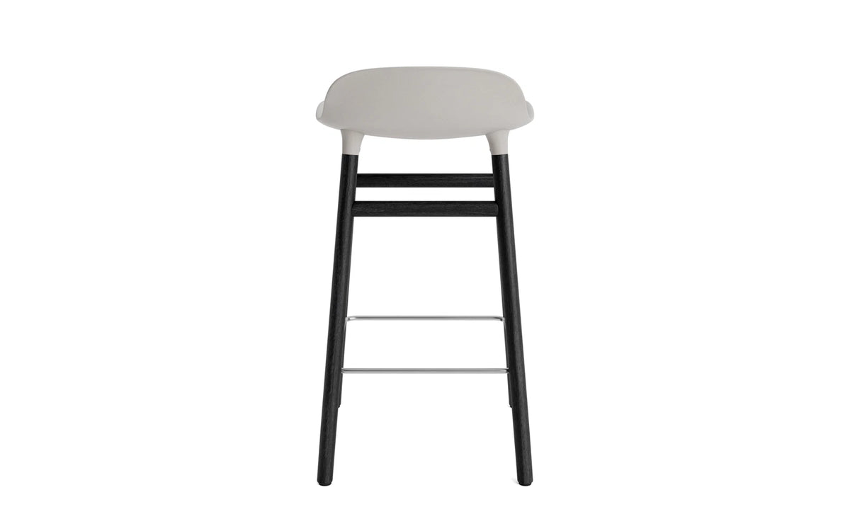 Form Barstuhl 65 cm warmes grau/schwarz in Warmes grau präsentiert im Onlineshop von KAQTU Design AG. Barstuhl ist von Normann Copenhagen