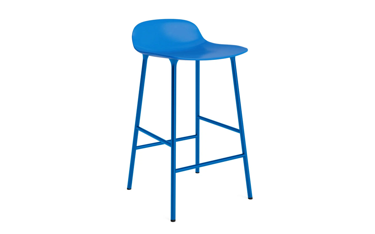 Form Barstuhl 65 cm Leuchtendes Blau/Stahl in Leuchtendes Blau präsentiert im Onlineshop von KAQTU Design AG. Barstuhl ist von Normann Copenhagen