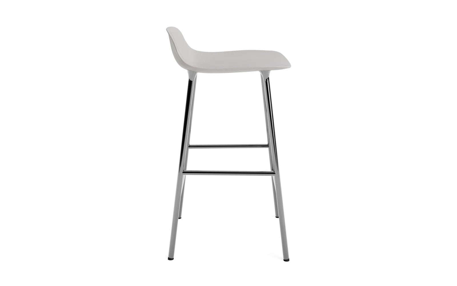 Entdecken Sie den Form Barstuhl 65 cm in Warmem Grau/Chrom von Normann Copenhagen – ein stilvolles Designhighlight für Ihre moderne Einrichtung.
