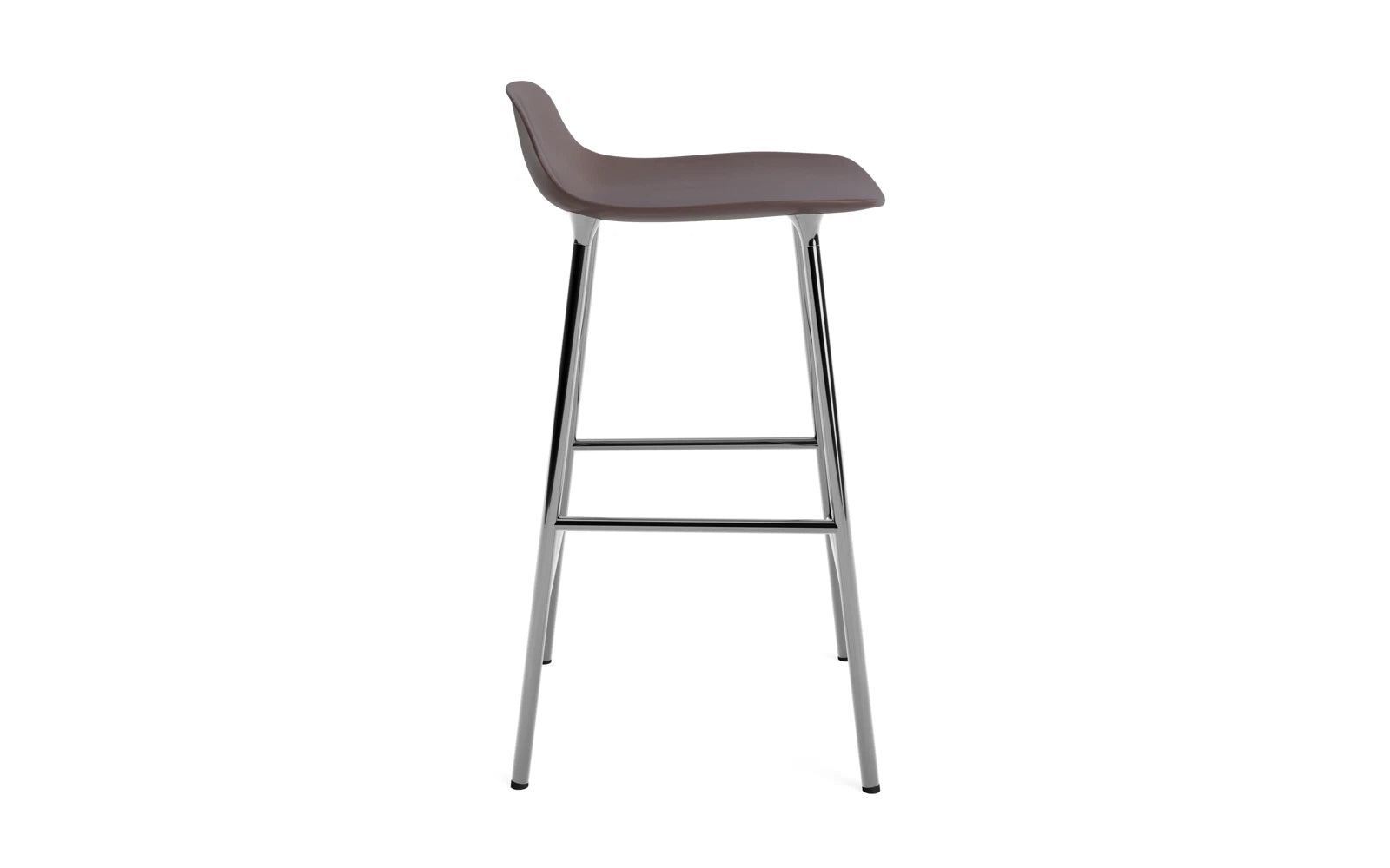 Entdecken Sie den Form Barstuhl 65 cm in Braun/Chrom von Normann Copenhagen – stilvolles Design trifft auf höchsten Komfort für Ihr Zuhause.