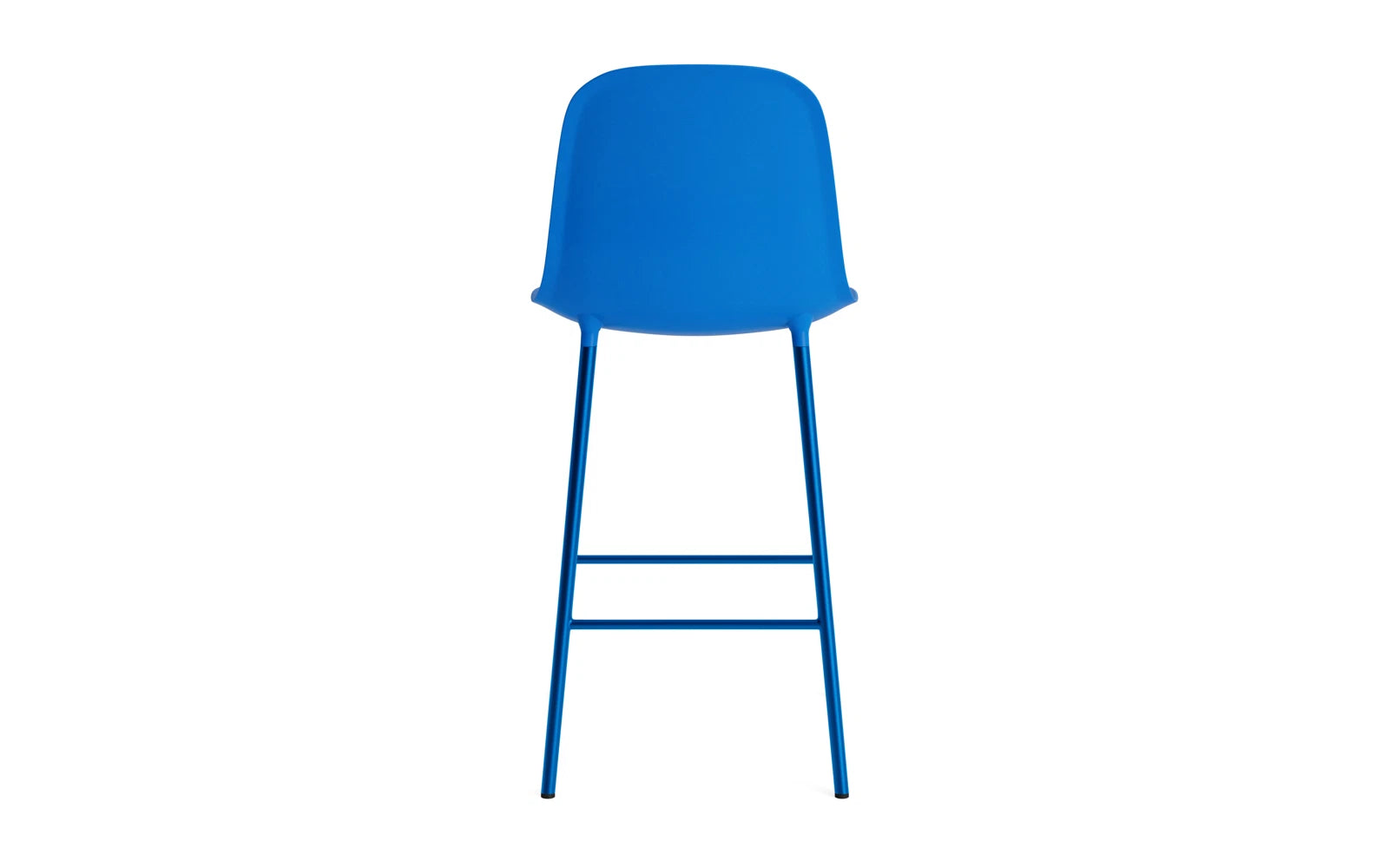 Erleben Sie den Form Barstuhl von Normann Copenhagen in strahlendem Blau – ein elegantes, minimalistisches Design für Ihre Bar oder Küche!