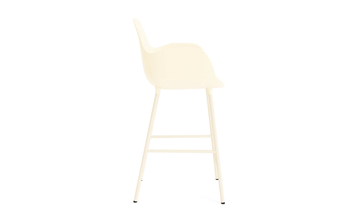 Form Barstuhl mit Armlehne 65 cm Stahl/Creme in Creme präsentiert im Onlineshop von KAQTU Design AG. Barstuhl ist von Normann Copenhagen