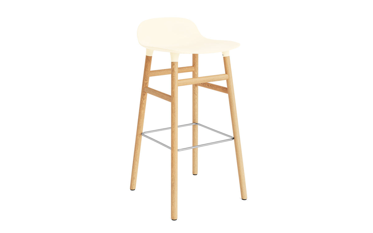 Form Barstuhl 75 cm creme/Eiche in Creme präsentiert im Onlineshop von KAQTU Design AG. Barstuhl ist von Normann Copenhagen