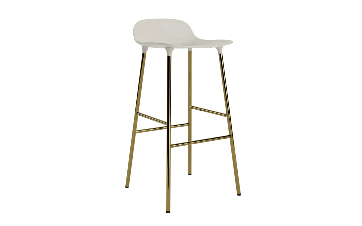 Form Barstuhl 75 cm Messing hellgrau in Hellgrau präsentiert im Onlineshop von KAQTU Design AG. Barstuhl ist von Normann Copenhagen