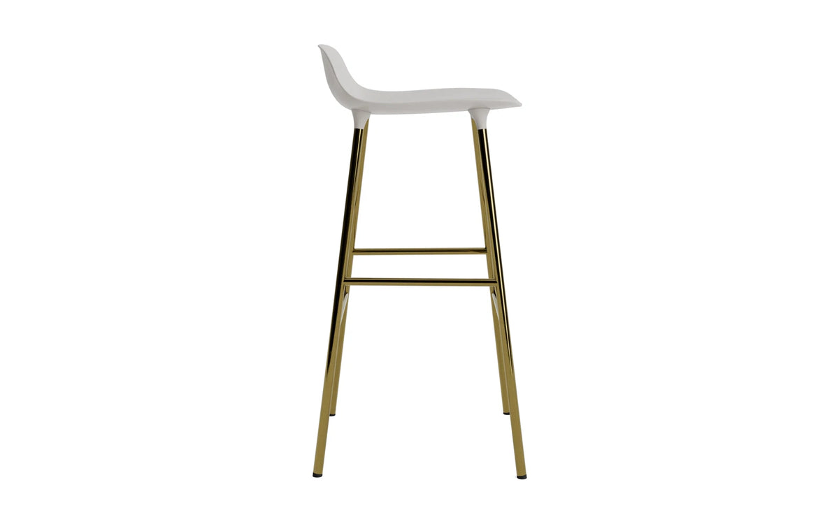 Form Barstuhl 75 cm Messing warmes grau in Warmes Grau präsentiert im Onlineshop von KAQTU Design AG. Barstuhl ist von Normann Copenhagen