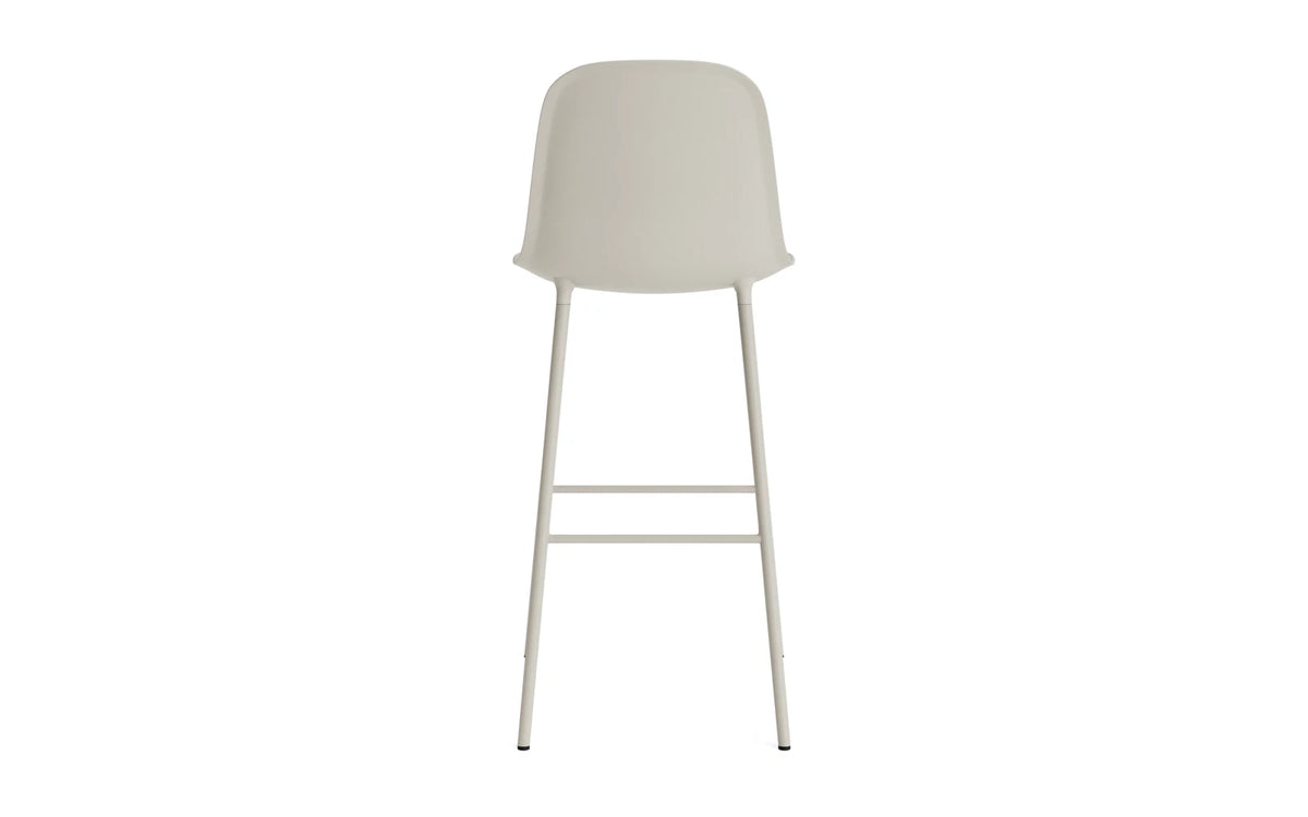 Form Barstuhl 75 cm Stahl Hellgrau in Hellgrau präsentiert im Onlineshop von KAQTU Design AG. Barstuhl ist von Normann Copenhagen