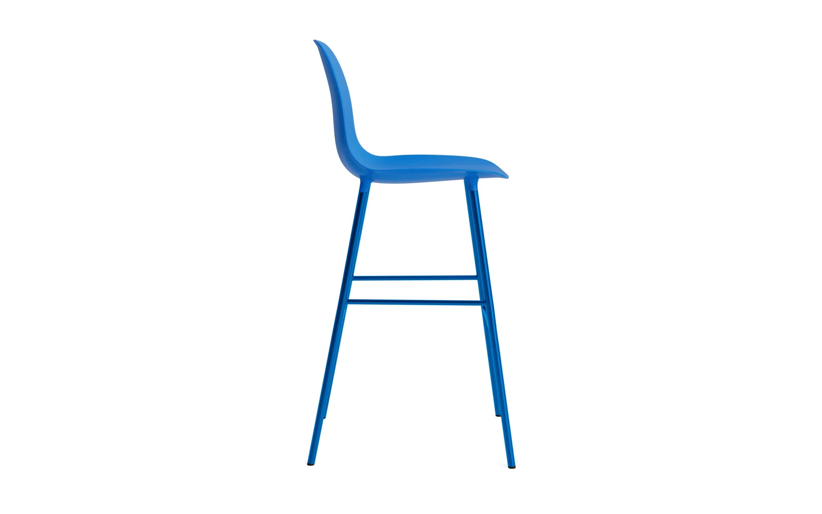 Entdecken Sie den Form Barstuhl 75 cm in leuchtendem Blau von Normann Copenhagen – ein stilvolles Möbelstück, das Eleganz und Funktionalität vereint.