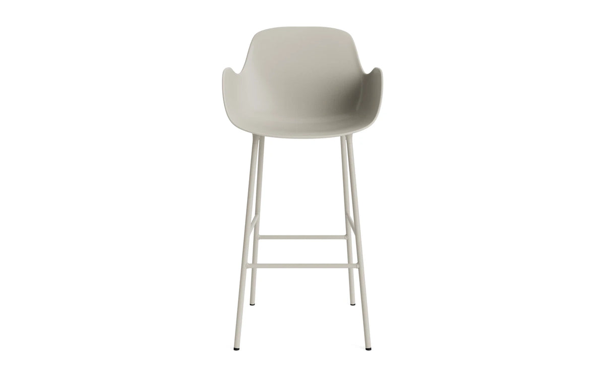 Form Barstuhl mit Armlehne 75 cm Stahl/Hellgrau in Hellgrau präsentiert im Onlineshop von KAQTU Design AG. Barstuhl ist von Normann Copenhagen