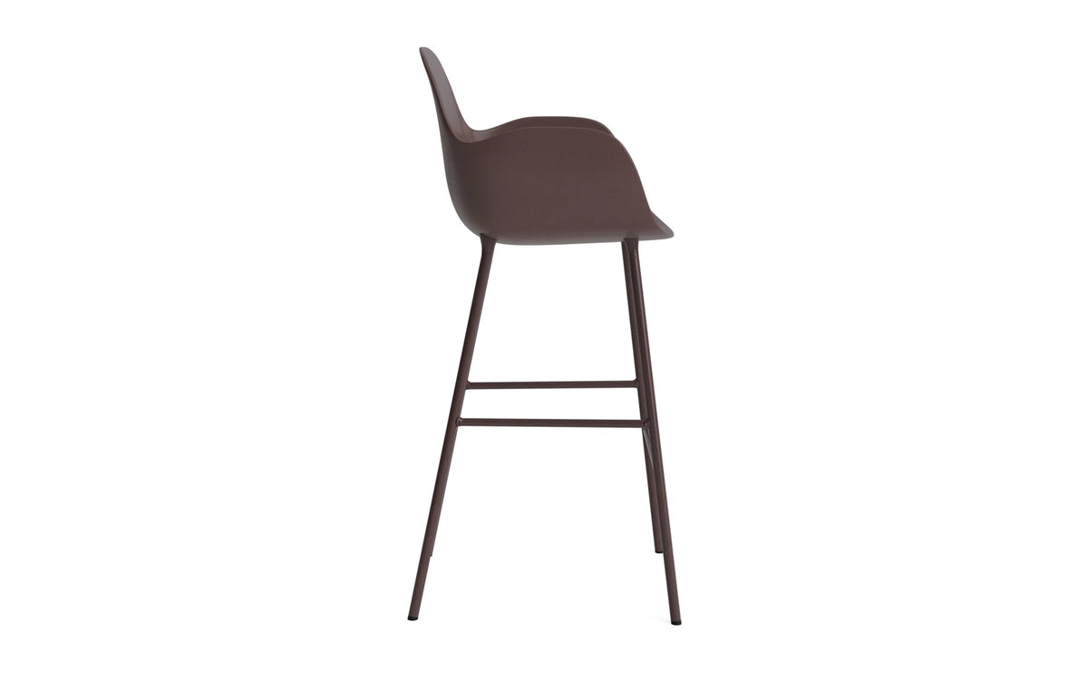 Form Barstuhl mit Armlehne 75 cm Stahl/Braun in Braun präsentiert im Onlineshop von KAQTU Design AG. Barstuhl ist von Normann Copenhagen