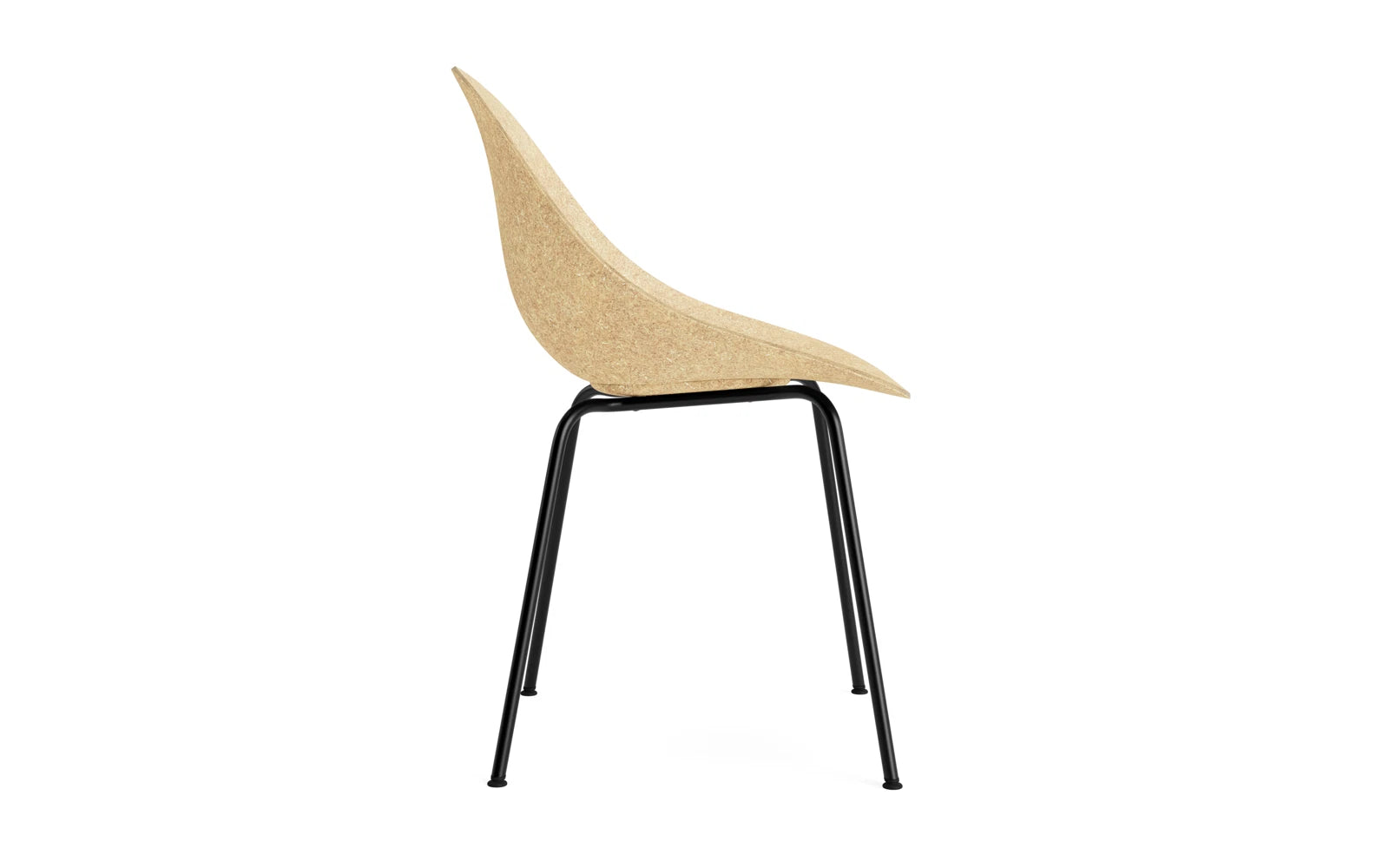 Entdecken Sie den Mat Stuhl von Normann Copenhagen: Ein stilvolles Design aus schwarzem Stahl und nachhaltigem Hanf, perfekt für moderne Wohnkonzepte.