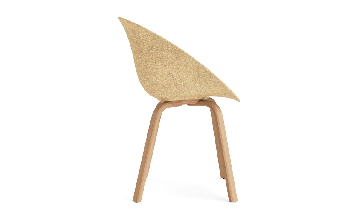 Mat Lehnstuhl Buchenholz in Hanffasern präsentiert im Onlineshop von KAQTU Design AG. Stuhl mit Armlehne ist von Normann Copenhagen