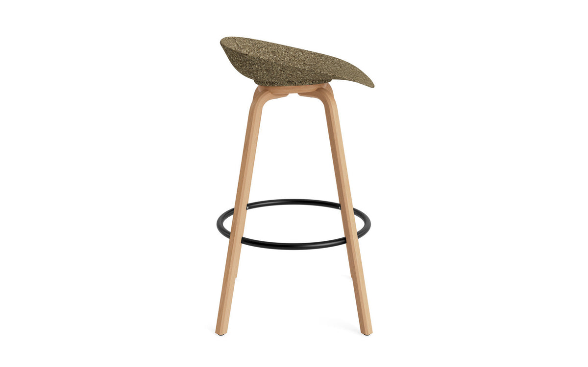Mat Barstuhl 75 cm Buchenholz/schwarz in Seegras präsentiert im Onlineshop von KAQTU Design AG. Barstuhl ist von Normann Copenhagen