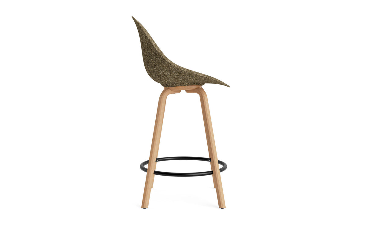 Mat Barstuhl 65 cm Buchenholz/schwarz in Seegras präsentiert im Onlineshop von KAQTU Design AG. Barstuhl ist von Normann Copenhagen