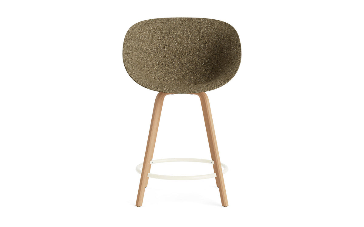 Mat Barstuhl mit Armlehne 65 cm Buchenholz/creme in Seegras präsentiert im Onlineshop von KAQTU Design AG. Barstuhl ist von Normann Copenhagen