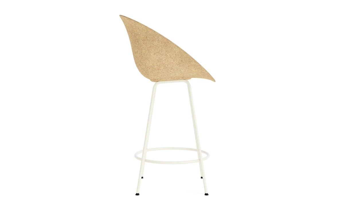 Mat Barstuhl mit Armlehne 65 cm Creme stahl Hanf in Hanf präsentiert im Onlineshop von KAQTU Design AG. Barstuhl ist von Normann Copenhagen