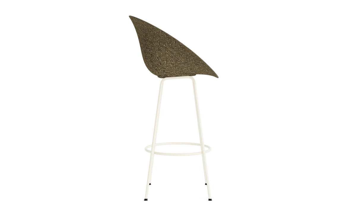 Mat Barstuhl mit Armlehne 75 cm Creme stahl Seegras in Seegras präsentiert im Onlineshop von KAQTU Design AG. Barstuhl ist von Normann Copenhagen