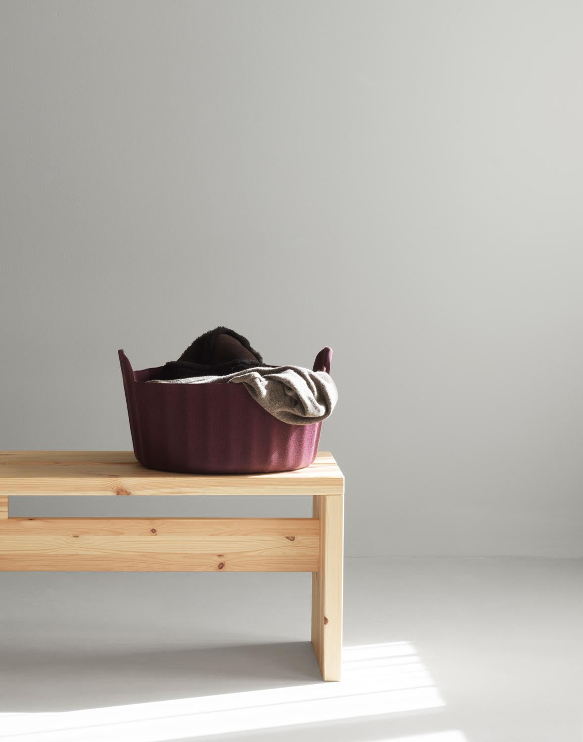 Colu Basket in Olive präsentiert im Onlineshop von KAQTU Design AG. Büromaterial ist von Normann Copenhagen