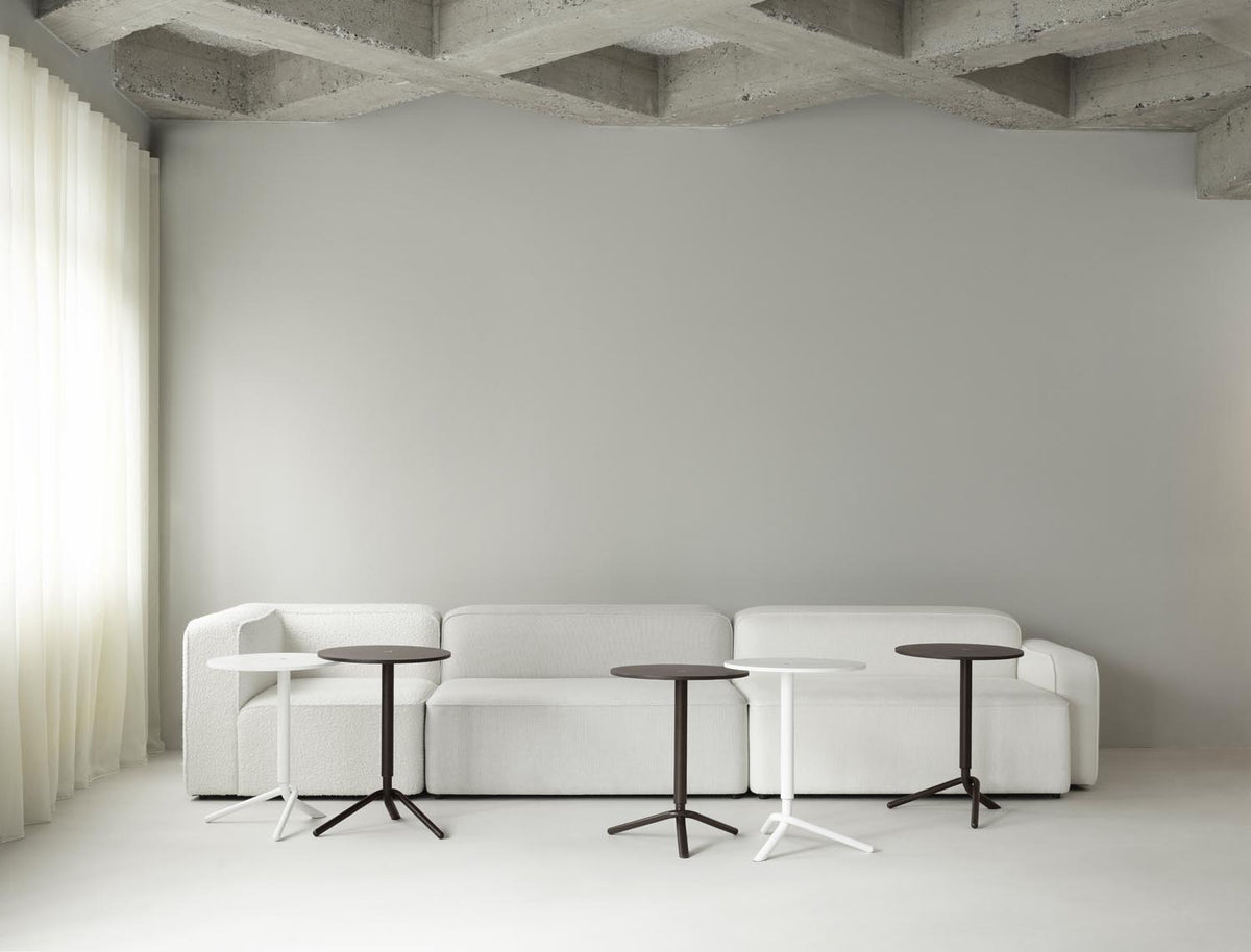 Lift Side Table in White präsentiert im Onlineshop von KAQTU Design AG. Beistelltisch ist von Normann Copenhagen
