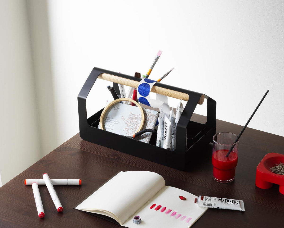 Haus Toolbox in Light Grey präsentiert im Onlineshop von KAQTU Design AG. Büromaterial ist von Normann Copenhagen